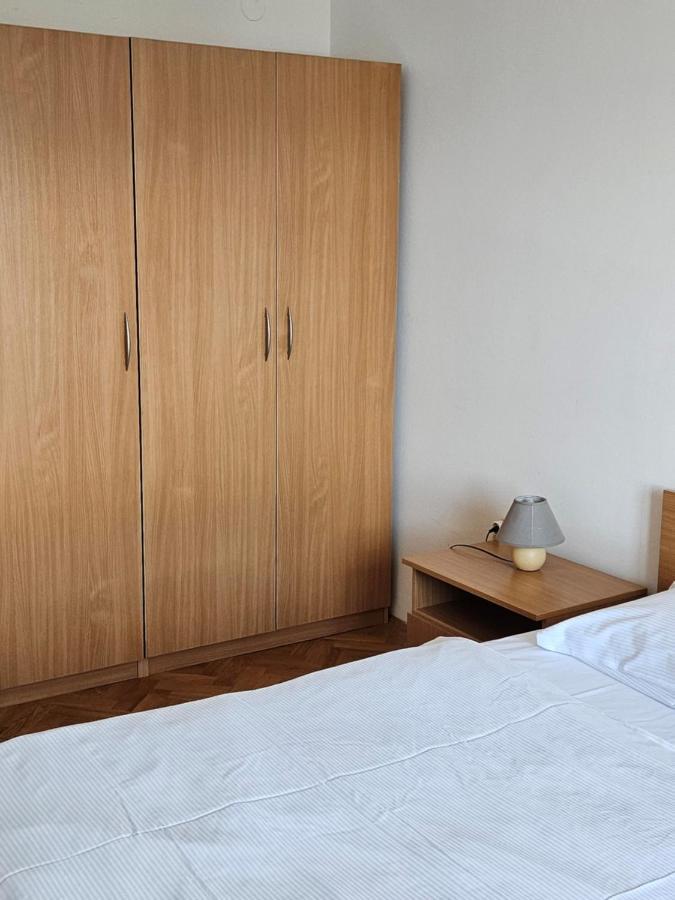 Apartments Trojak Baška Exteriör bild