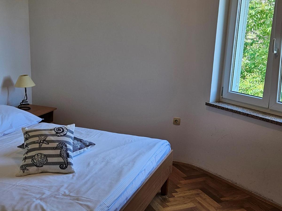 Apartments Trojak Baška Exteriör bild