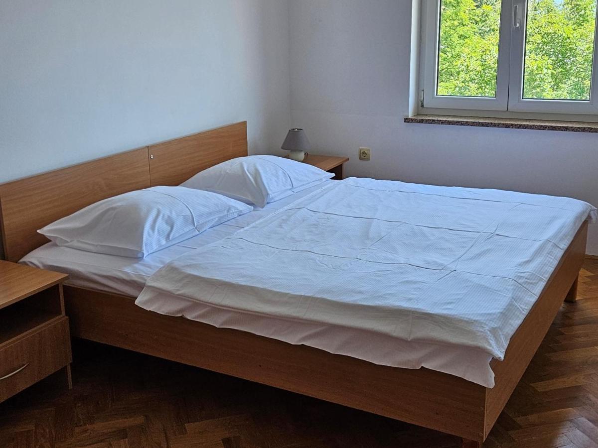 Apartments Trojak Baška Exteriör bild